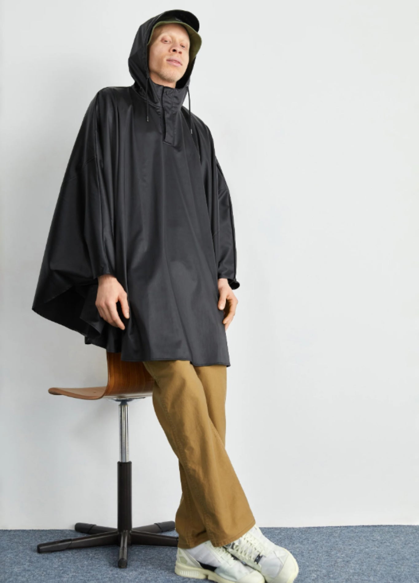 Black Waterproof Hiking rain poncho | Noctrek – Ponchori