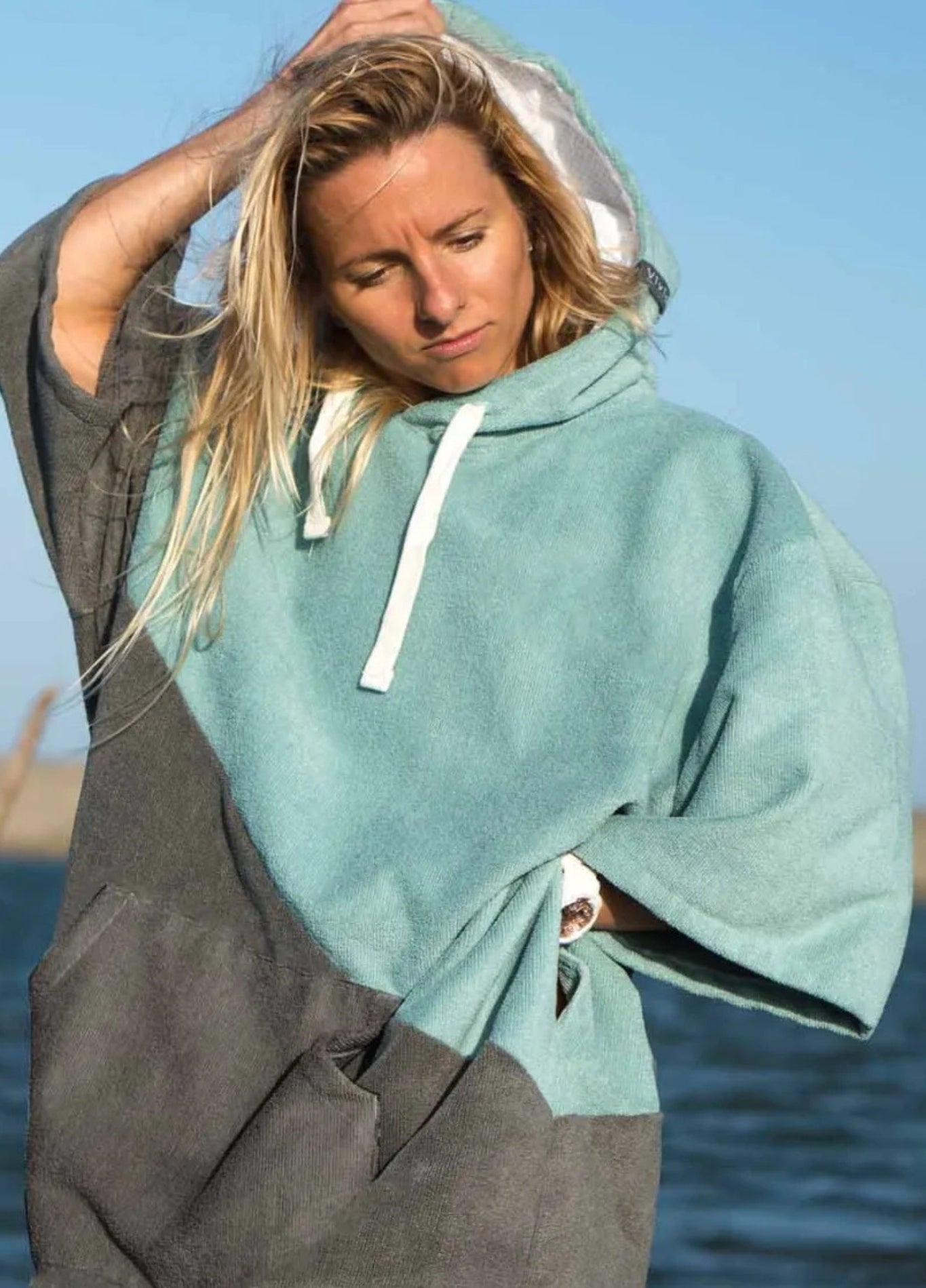 Hooded towel poncho for beach | Owave