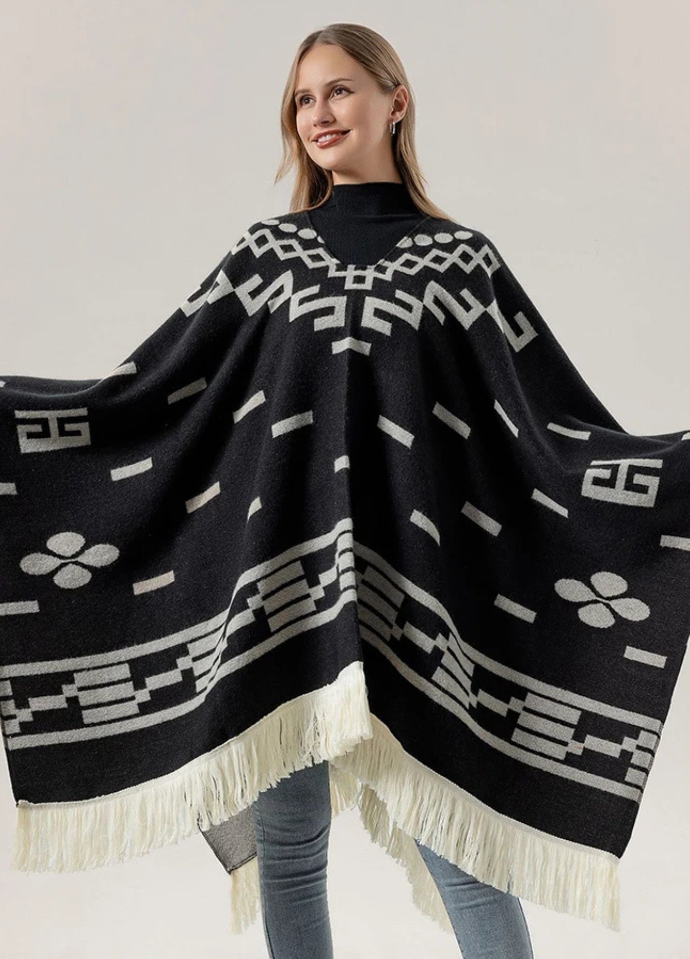 Ladies poncho with geometric jacquard | Aya