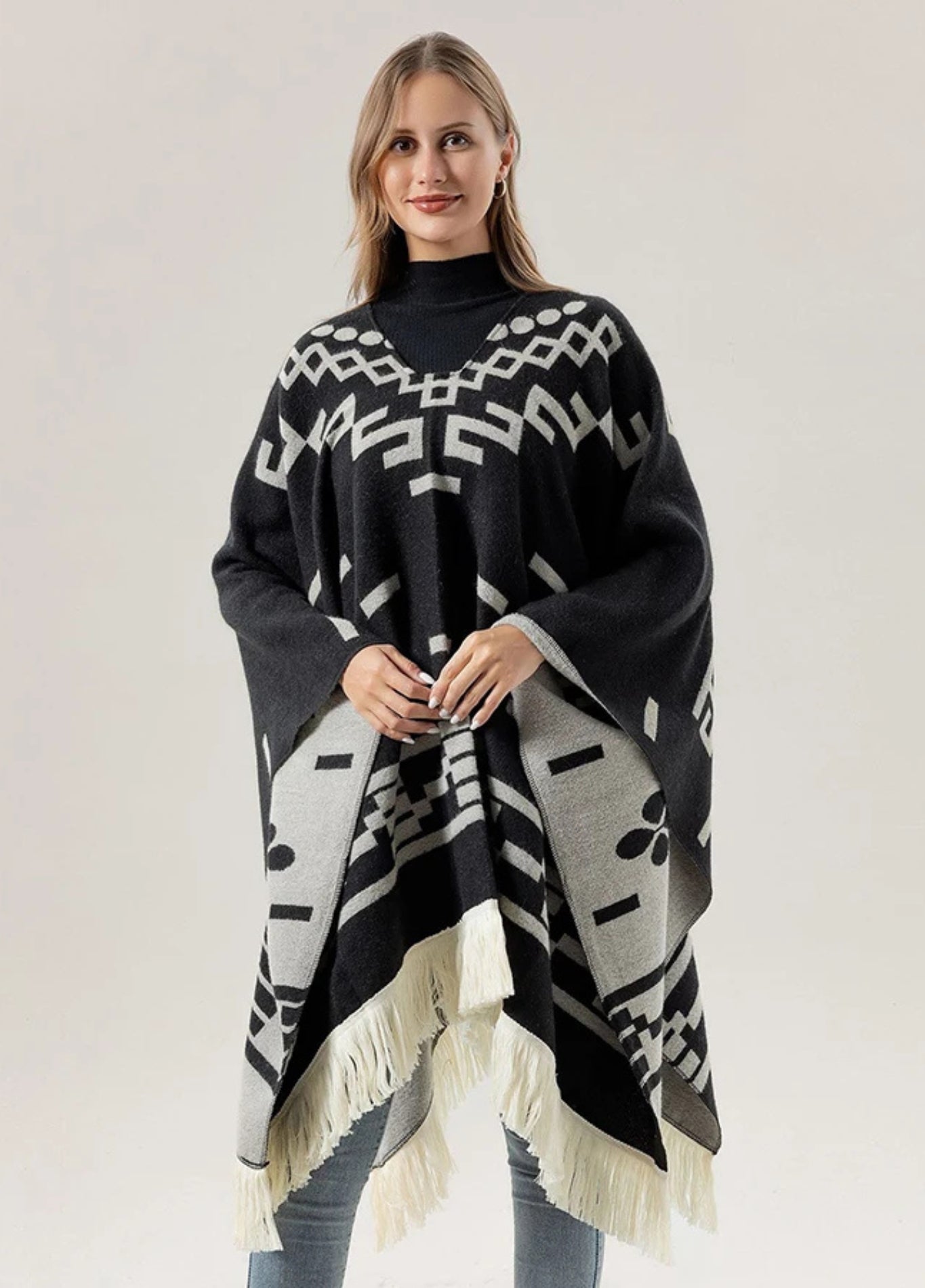 Ladies poncho with geometric jacquard | Aya