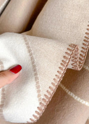 Ladies geometric poncho in cashmere-like fabric | Céléstia